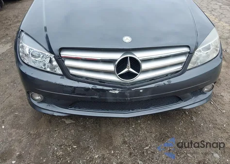 2010 Mercedes-Benz C 300 Luxury/Sport z USA, uszkodzony, nr VIN WDDGF5EB6AR107724